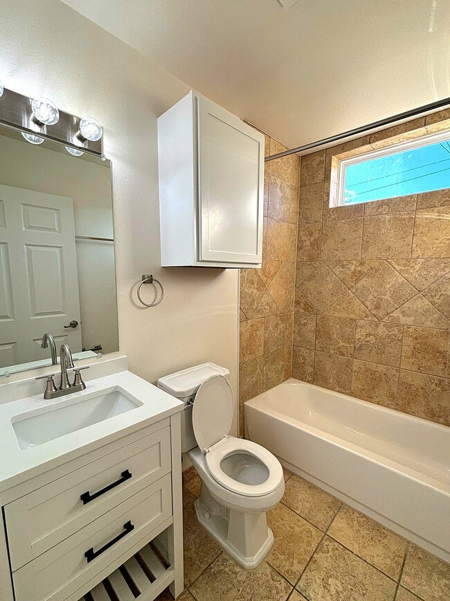 Bathroom - 715 Monnett