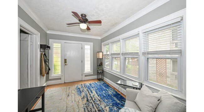 Entryway Area - 2565 N Oakland Ave