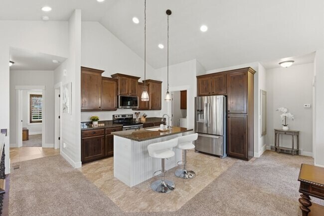 Foto del edificio - Beautiful Riverton Townhome in Gated Community!