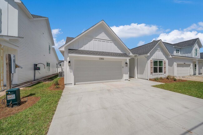 Building Photo - 22806 Lakeview Dr