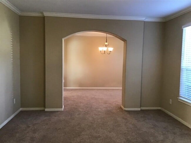 Building Photo - 22507 Two Lakes Dr
