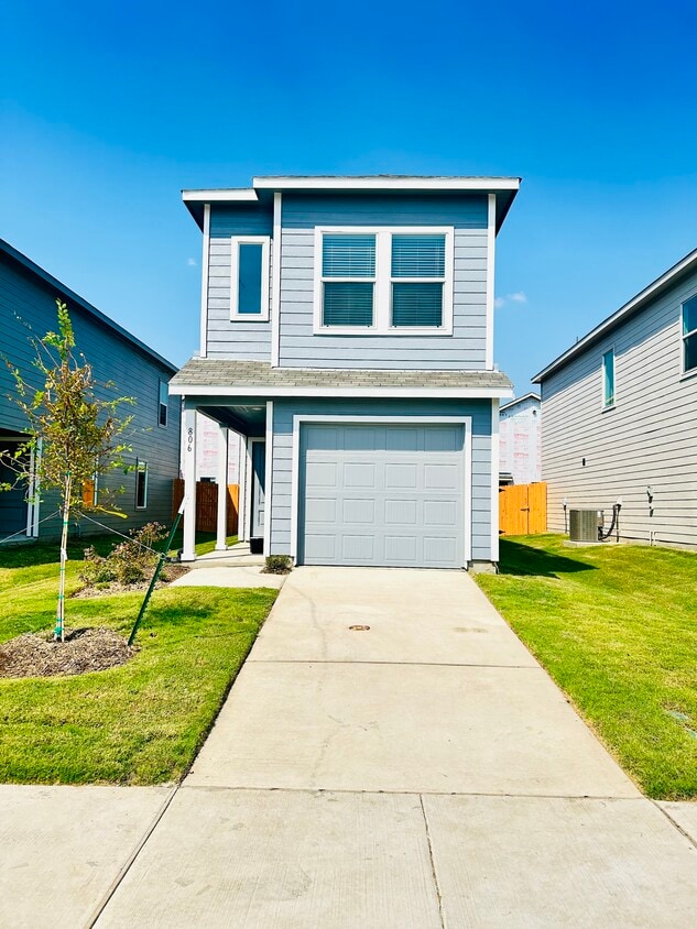 Welcome Home! - 806 Sandhill Crane Ln