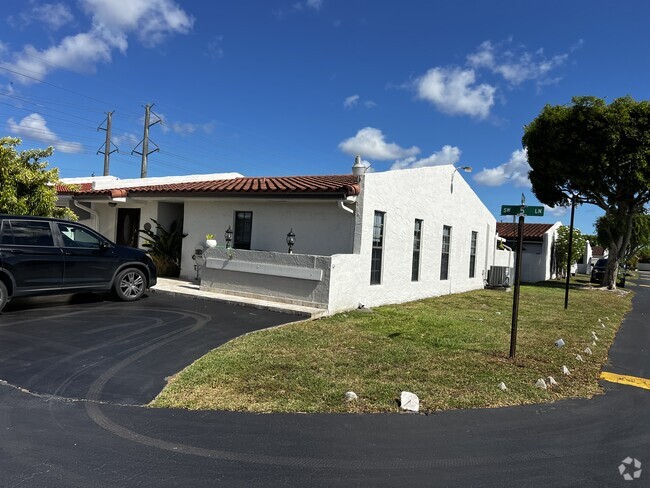 Building Photo - 9466 SW 5th Ln