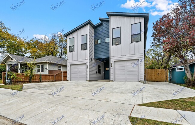 Building Photo - Updated Price for New Year!  Luxury Duplex...