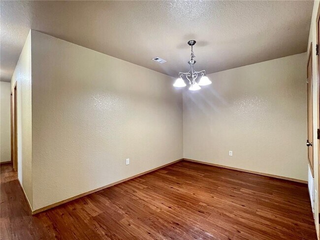 Foto del edificio - 865 Meadowlands Dr