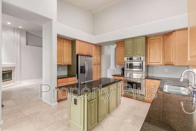 Building Photo - 12591 E Paradise Dr