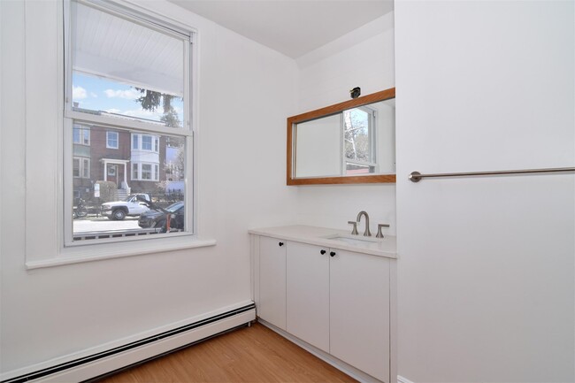 Building Photo - 9 N Buckhout St