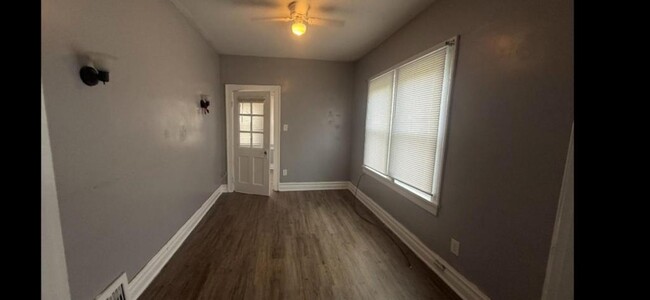 Foto del edificio - 2685 Adams St