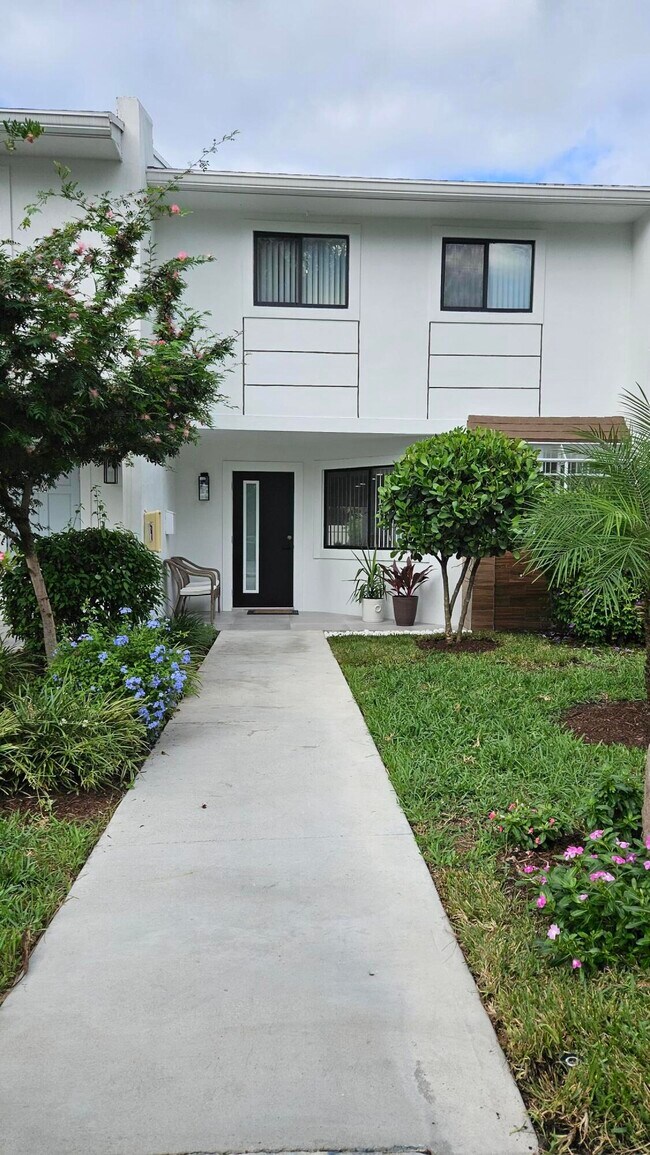 Foto del edificio - 2575 Bessie St