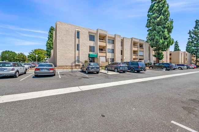 Building Photo - 351 N Ford Ave