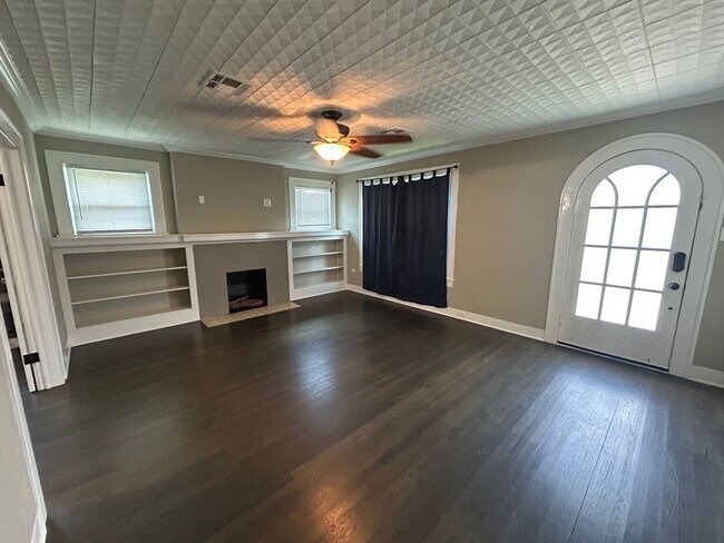 Foto del edificio - Spacious Corner Lot Charm