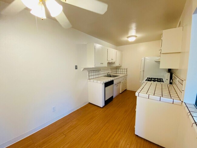 Foto del edificio - 4561 Ashcroft Ave