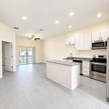 Building Photo - 3221-3409-3409 SW 8th Pl