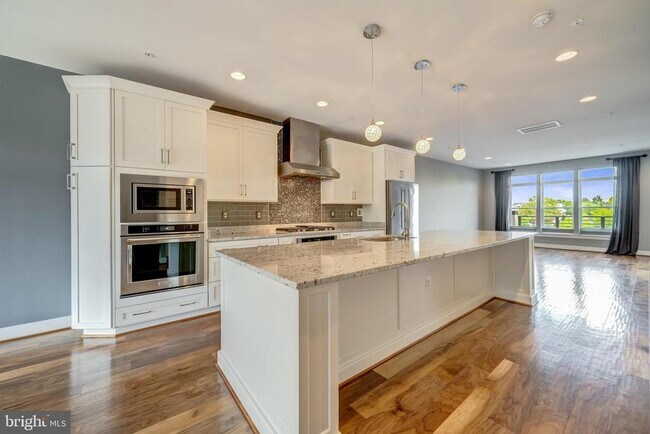 Building Photo - 42398 Willow Creek Way