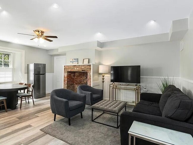 Building Photo - 77 Coggeshall Ave