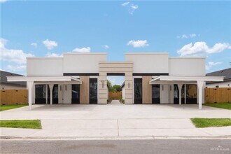 Building Photo - 17 Heron Ave