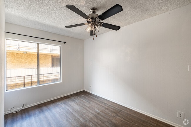 1BR, 1BA - 1,025SF - Dining Room - Welcome to Sherman West Apartments !!!
