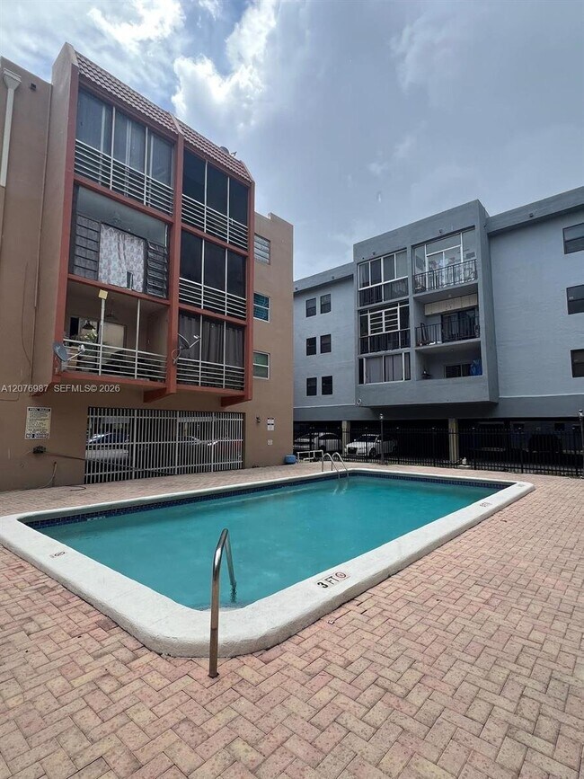 Foto del edificio - 6095 W 19th Ave