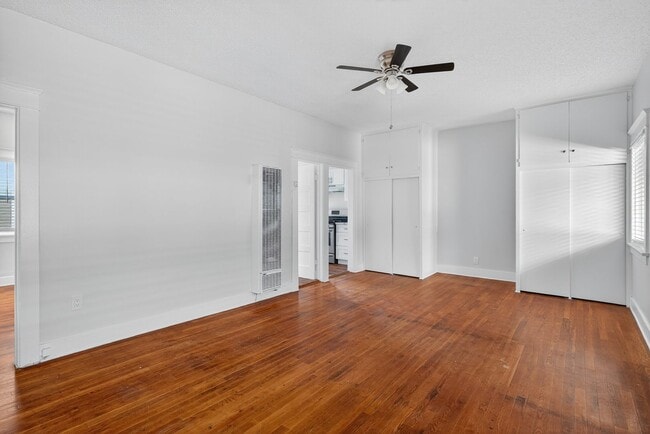 Foto del edificio - 915 Cherry Ave