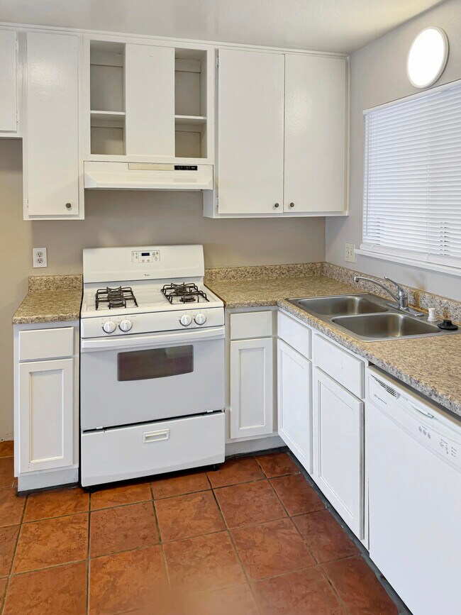 Building Photo - 43320 Texas Ave