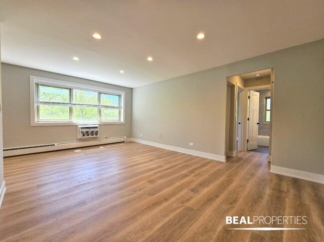 Building Photo - 1 bedroom in CHICAGO IL 60657