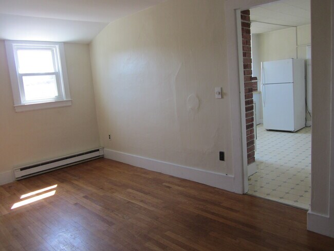 Building Photo - 14 Bradbury St