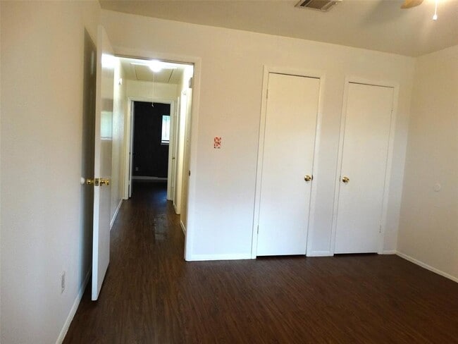 Building Photo - 6635 Bridgegate Dr