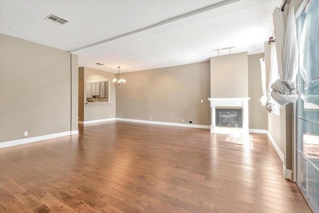 Foto del edificio - 3535 Dunn Dr