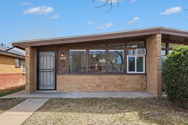 Photo - Newly Renovated 2Bed/1Bath Duplex in Park Hill House