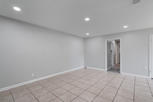 Foto del edificio - 1407 Avebury Cir