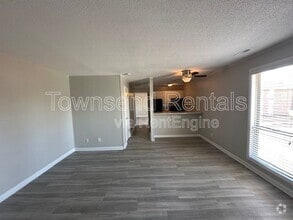 Building Photo - 5850 Century Oaks Dr