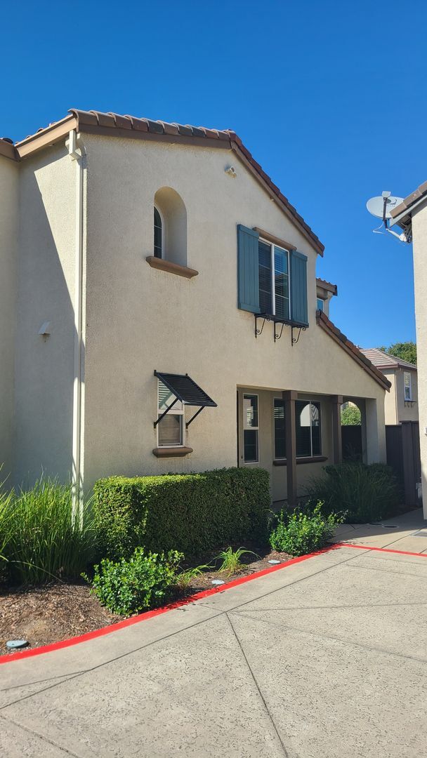 Building Photo - West Roseville, New Paint & Carpet 2 Story...