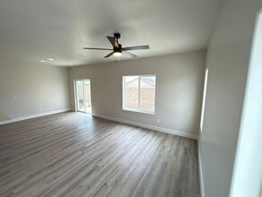 Building Photo - 360 W 2100 N