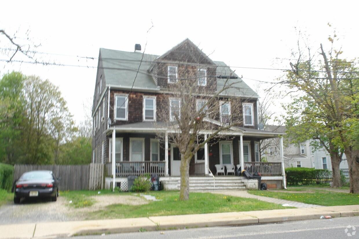 Primary Photo - 527-529 Sairs Ave