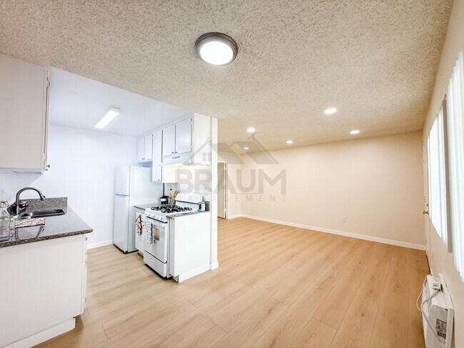 Building Photo - 5461 Kester Ave