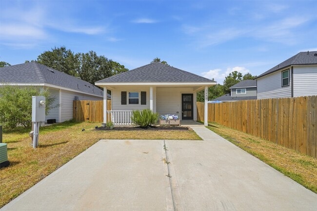 Building Photo - 16467 Jasmine Marie Pl