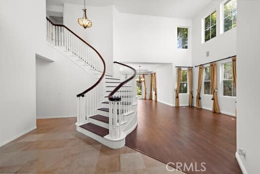 Building Photo - 6 Sovente