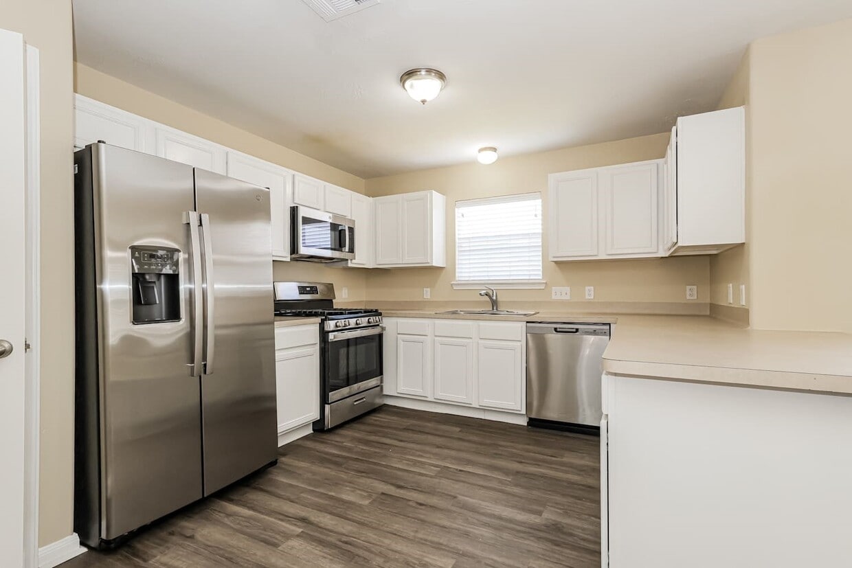 Building Photo - 6348 Austinville Dr