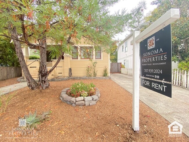 Building Photo - 1 Bedroom, 1 Bathroom Charming Craftsman i...