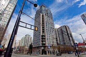 Building Photo - 989 Beatty St