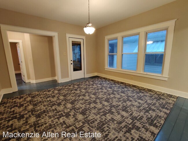 Foto del edificio - 3 br, 2 bath House - 109 W Locust