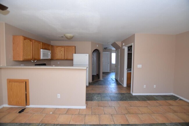 Foto del edificio - Beautiful 3 Bedroom & 2 1/2 Bath Condo.