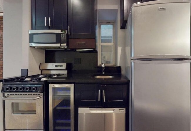 Building Photo - East 25th Street