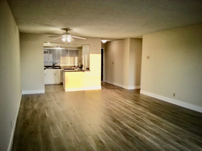 Building Photo - 3606 Vista Rey