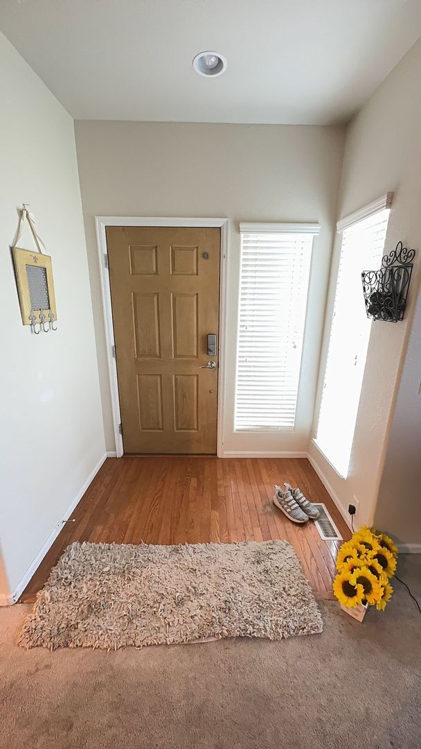 Building Photo - 7632 Sandy Springs Point