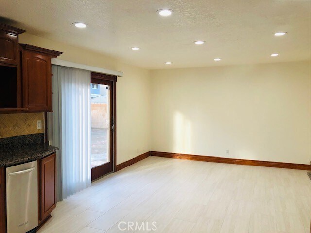Building Photo - 8181 Bellhaven St