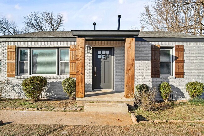 Foto del edificio - 1012 Elmwood Dr