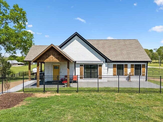 Building Photo - 2104 Williamsport Pike