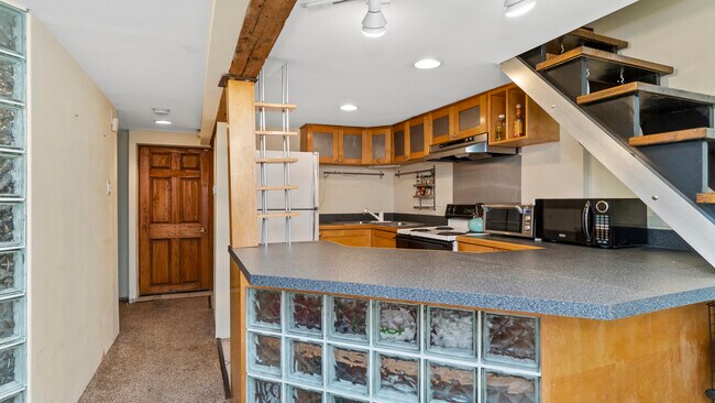 Building Photo - 1352 N Oakley Blvd