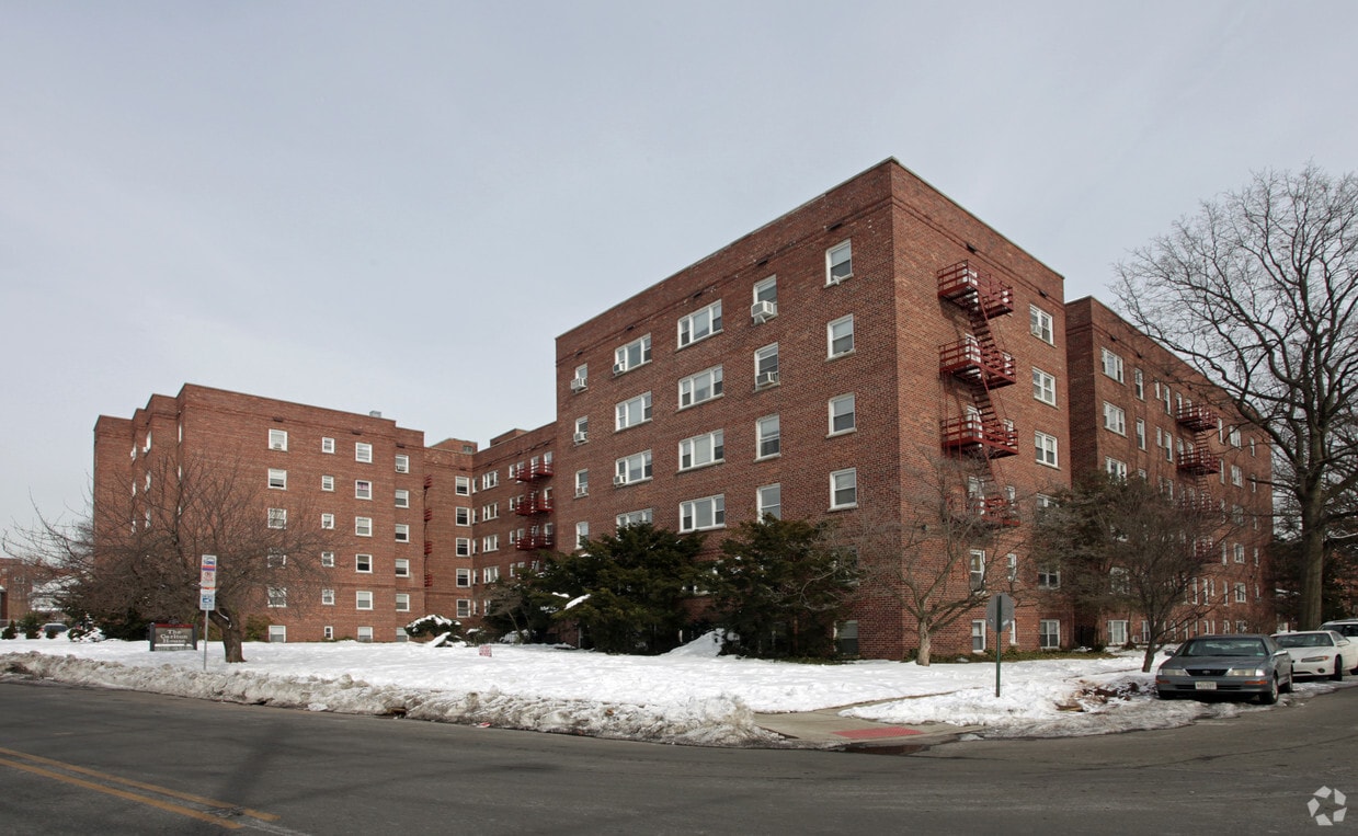 Carlton House Apartments in Elizabeth, NJ